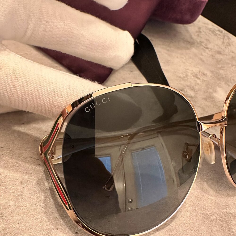 Gucci GG0225S XL | Gold/Green Red Stripe | Excellent Condition - Picture 10 of 10